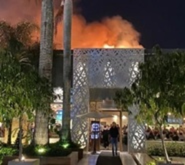 Evacuan a clientes tras incendio en churrasquería - Paraguay.com