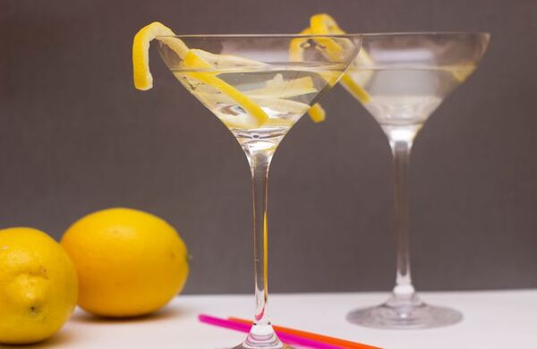 Hacé como James Bond y brindá con un cóctel vesper esta noche - Gastronomía - ABC Color