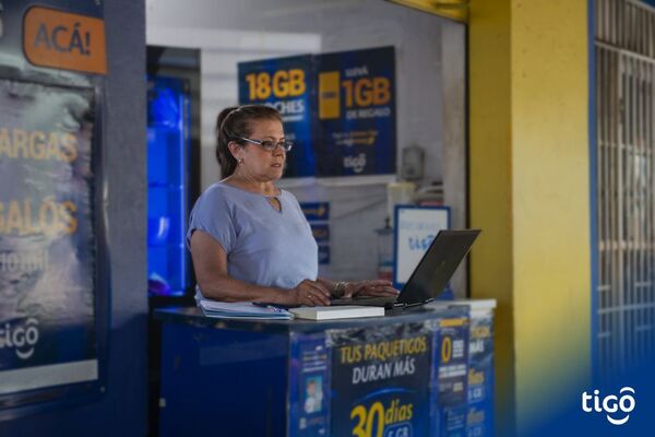 Mujeres de la región reciben educación mediante el programa “Conectadas”
