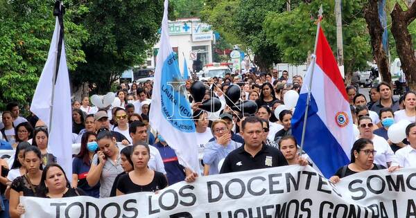 La Nación / Día del maestro: celebran la vuelta a la “normalidad”, pero están de luto por crimen de docente en Concepción