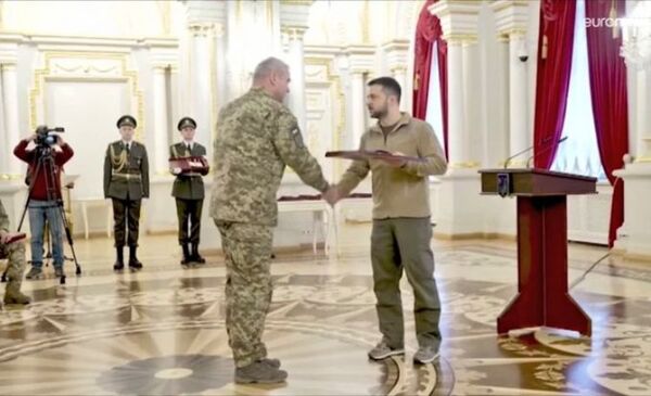 Las fuerzas rusas mantienen sus posiciones y los Héroes de Ucrania reciben medallas