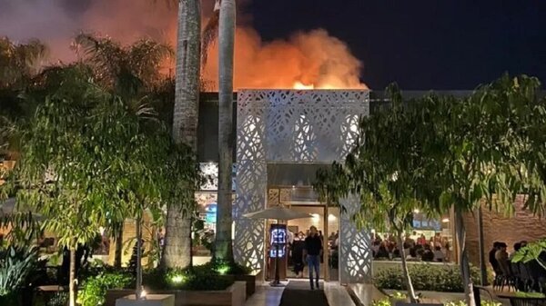 Churrasquería se incendia y clientes fueron evacuados - PARAGUAYPE.COM