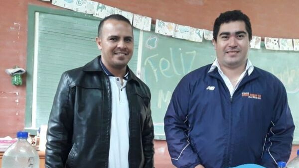 Alumnito regaló una sandía a su profesor por su día y emocionó al rollo