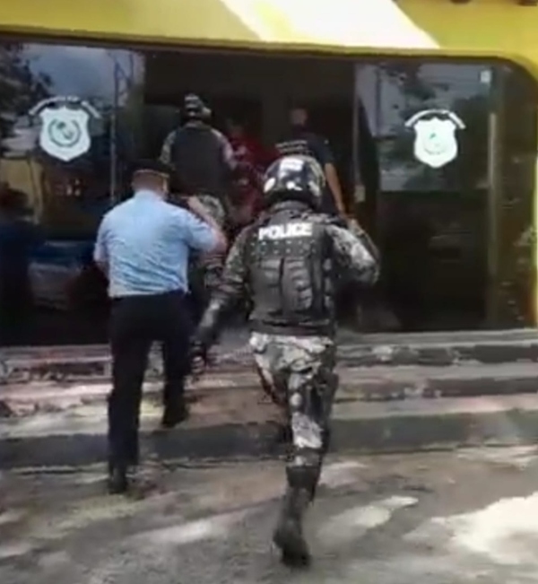 Joven que habría herido a un policía fue aprehendido tras un enfrentamiento - Megacadena — Últimas Noticias de Paraguay
