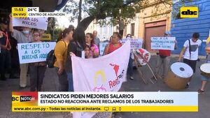 Varios sindicatos exigen al gobierno mejoras salariales  - ABC Noticias - ABC Color