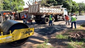 Municipalidad de Pedro Juan inicia trabajos de bacheo sobre la calle Cerro León