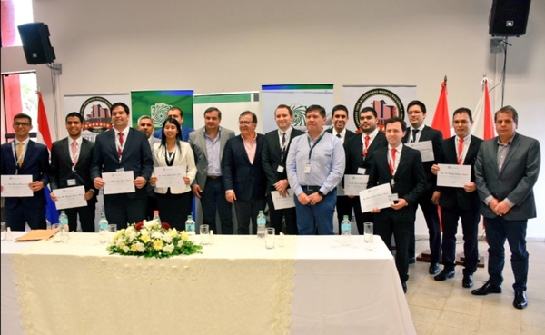 La EBY incorporó a los 10 ingenieros electromecánicos seleccionados por concurso externo