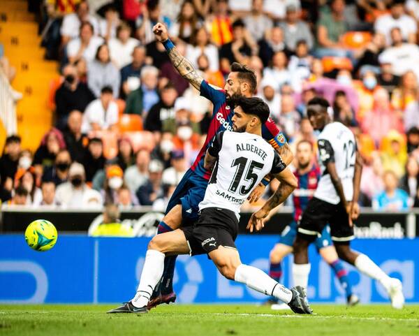 Crónica / Fútbol español: Alderete fue titular en el empate del Valencia