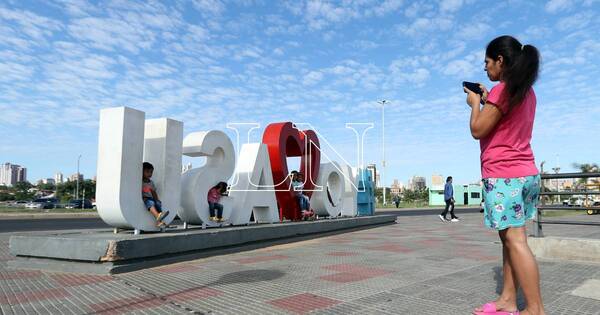 La Nación / Feria de emprendedores y concierto se desarrollan en la costanera de Asunción