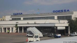 Misil ruso destruye la pista del aeropuerto ucraniano de Odesa