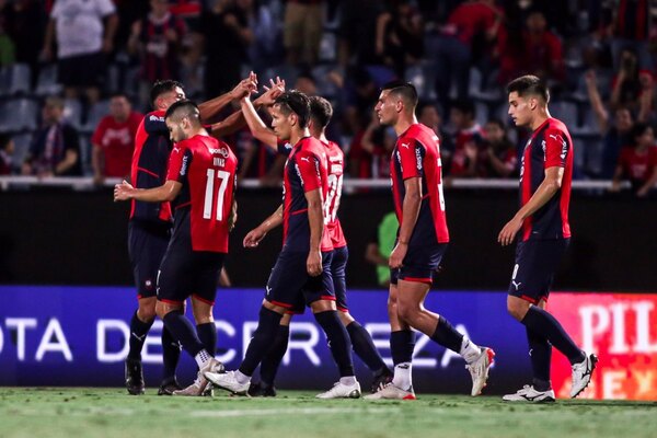 Versus / Cerro Porteño se impone a Nacional por una cabeza y le pisa los talones a Libertad - PARAGUAYPE.COM