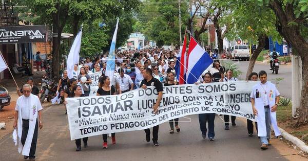 La Nación / Maestros celebran vuelta a clases, pero están de luto