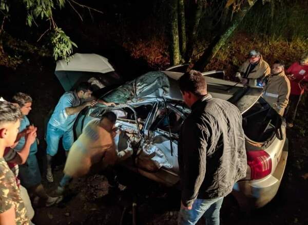 Impresionante vuelco en Edelira deja al conductor herido