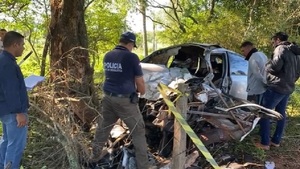 Misiones: Militar muere tras estrellar su vehículo contra árbol | Noticias Paraguay