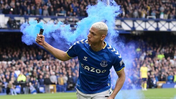 Richarlison acerca al Everton a la salvación