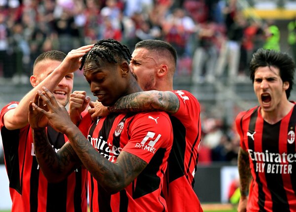 Milan no perdonó de local y asegura la punta en la Serie A