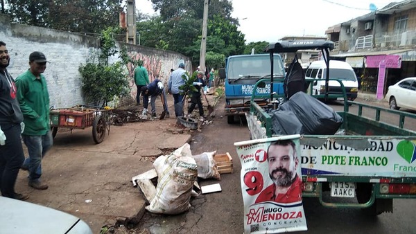 Godoy despeja vereda de seccional colorada - La Clave
