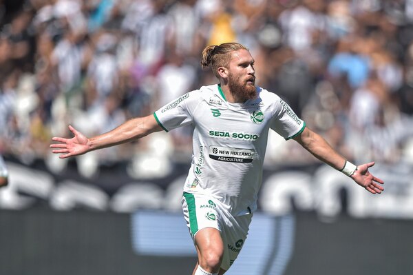 Isidro Pitta anota para Juventude en el empate ante Botafogo el de Fernández