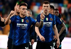 Inter no falla ante Udinese y sigue de cerca al Milan