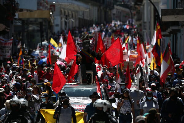 Masivas y pacíficas marchas en Ecuador conjugan diversos reclamos al Gobierno ecuatoriano - MarketData