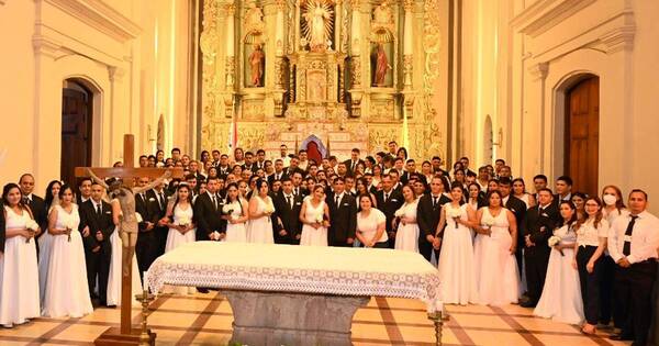 La Nación / Más de 60 parejas dijeron “¡sí, quiero!” en un casamiento comunitario