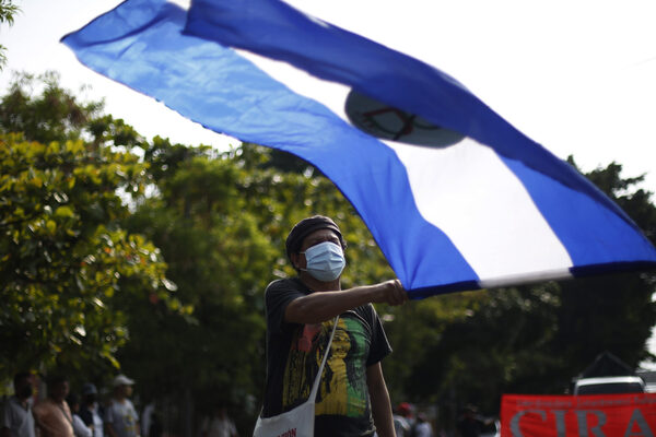 Salvadoreños marchan por los derechos laborales y rechazan la vinculación con las maras - MarketData