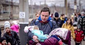 La Nación / Un centenar de evacuados de Azovstal tras un acuerdo auspiciado por la ONU y el CICR