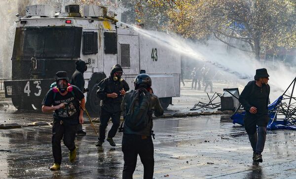 Dos manifestantes heridos de bala y dos detenidos en Día del Trabajo en Chile - Mundo - ABC Color