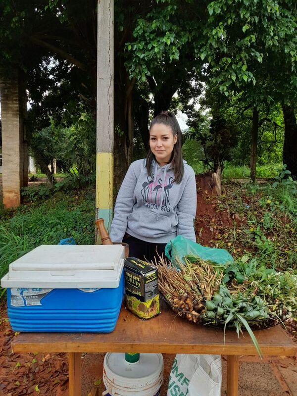Joven paga su carrera de Ingeniería Ambiental vendiendo remedios para tereré - Nacionales - ABC Color