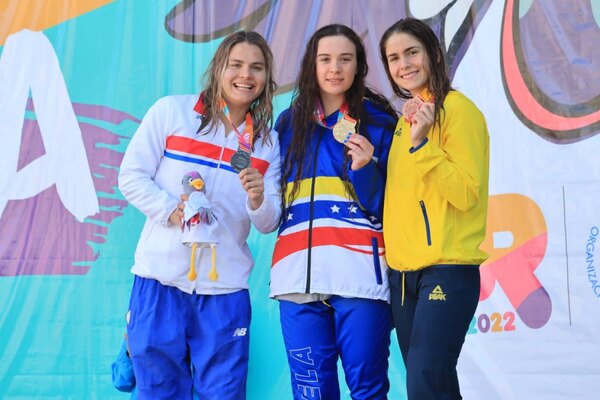 Más medallas en natación y vóley de playa