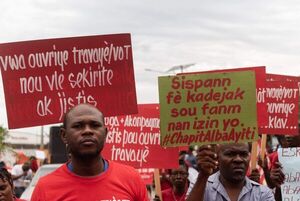 Trabajadores haitianos protestan para exigir 14 dólares como salario mínimo - Mundo - ABC Color