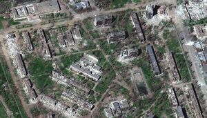 Ucrania denuncia que Rusia volvió a atacar acería de Mariúpol tras evacuación - Mundo - ABC Color