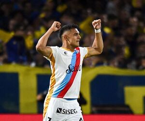 Boca gana, River golea y avanzan a cuartos de final en Argentina - Fútbol - ABC Color