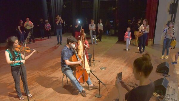 Teatro Municipal abre sus puertas y revive personajes emblemáticos