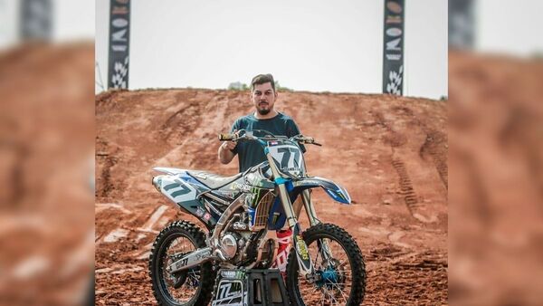 Piloto de motocross murió tras un golpe en una práctica