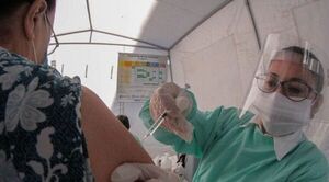 Vacunatorios están cerrados por el feriado, reabren mañana - Radio Imperio
