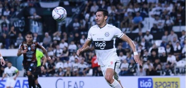 Versus / Walter González, autor de 4 de los últimos 7 goles del Olimpia - PARAGUAYPE.COM