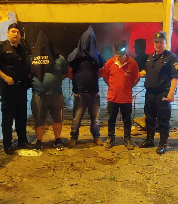 Apresan a tres sujetos por agredir a policías y poner música a alto volumen - La Clave