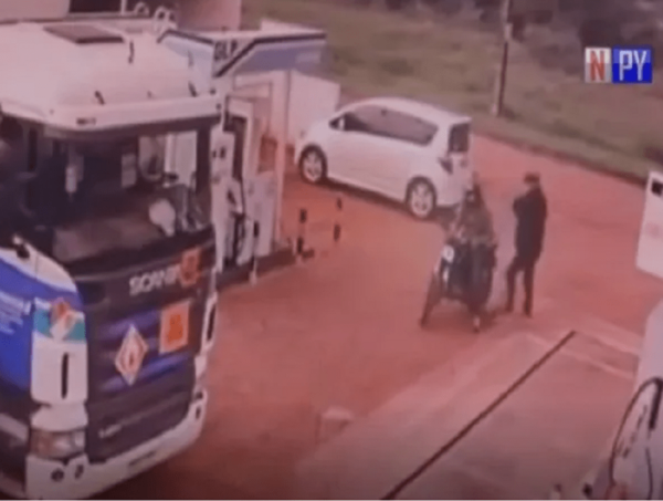 Suegra y yerno detenidos por millonario asalto a gasolinera · Radio Monumental 1080 AM