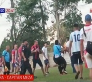 Capitán Meza: Fútbol termina a patadas y golpes - Paraguay.com