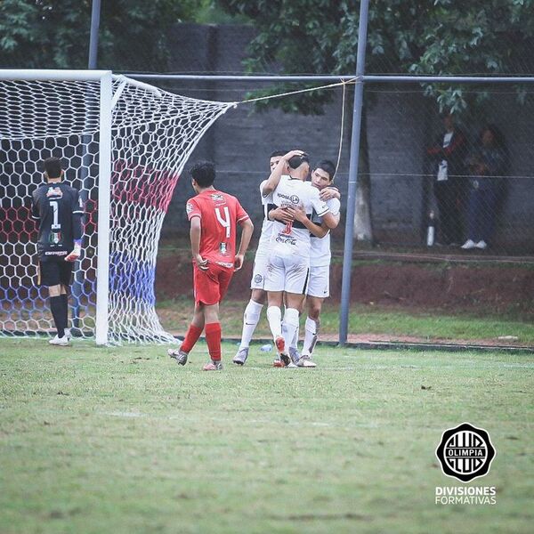 Olimpia y Cerro Porteño lideran la Sub 16 - Fútbol - ABC Color