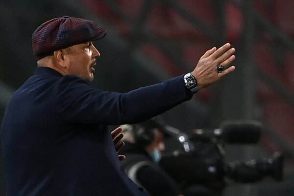 El DT de Federico Santander, Sinisa Mihajlovic, es dado de alta tras tratamiento contra leucemia