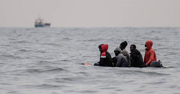 La Nación / Más de 250 migrantes cruzan el canal de la Mancha en pequeñas embarcaciones
