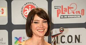 La Nación / Derroche de elegancia, sofisticación y glamour en la alfombra roja de los Premios Platino