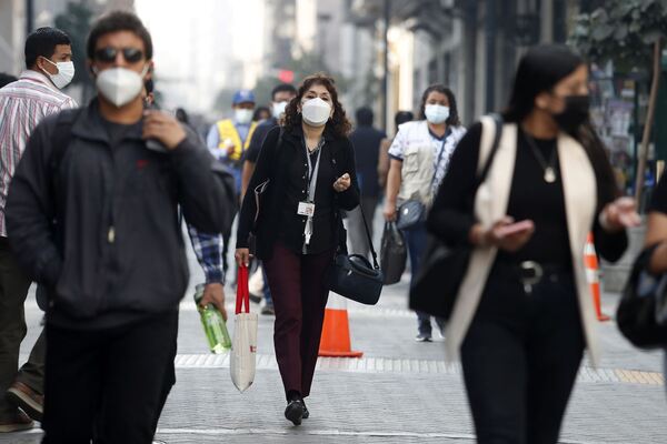 Diario HOY | Los peruanos siguen usando mascarillas aunque dejó de ser obligatorio