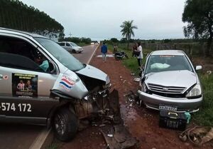 Cuatro heridos tras choque en acceso Carapeguá - Acahay - Nacionales - ABC Color