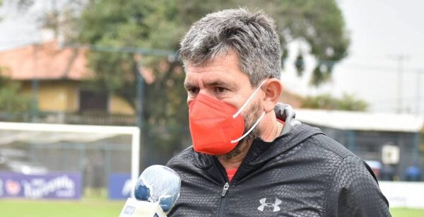 Diario HOY | ‘Loro’ Ovelar sustituye a Robert Pereira en Tacuary