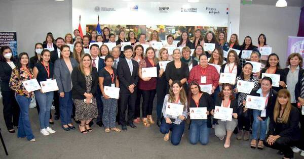 La Nación / Capacitan a mujeres en administración hotelera