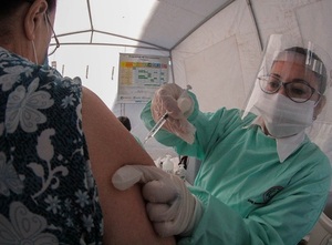Diario HOY | Vacunación se reanuda hoy a nivel país