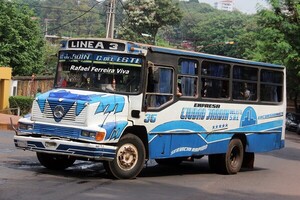 Los usuarios de la empresa Ciudad Jardín denuncian regulada de buses - La Clave